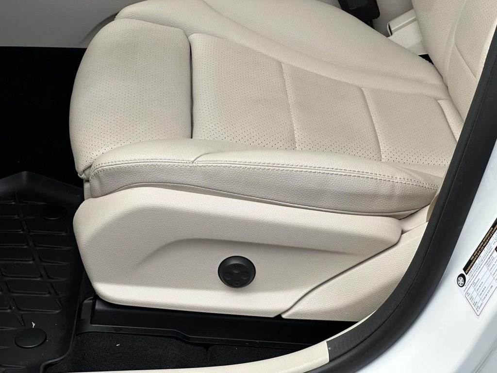 Used 2022 White Mercedes-Benz GLC 300 image 15