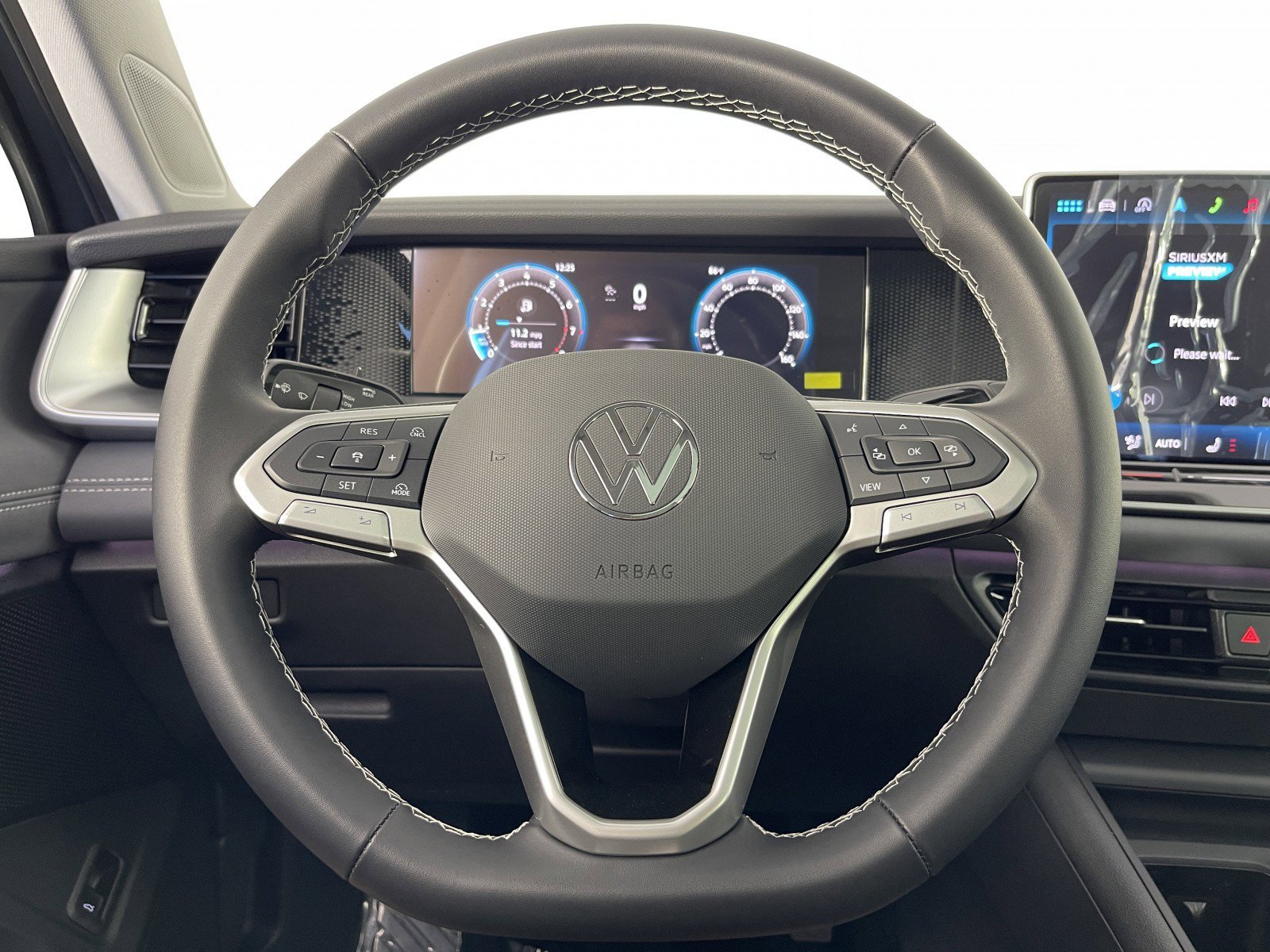 2025 Volkswagen Tiguan SE - Photo 23