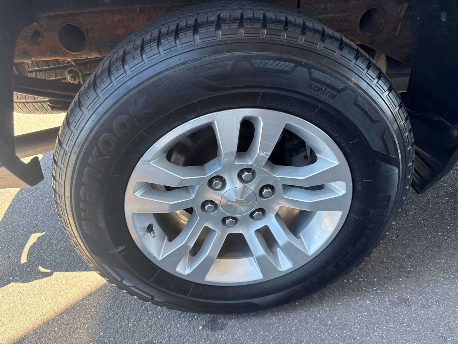 Used 2019 GRAPHITE METALLIC Chevrolet LT image 13