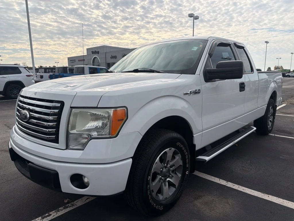 Used 2012 White Ford XLT image 2
