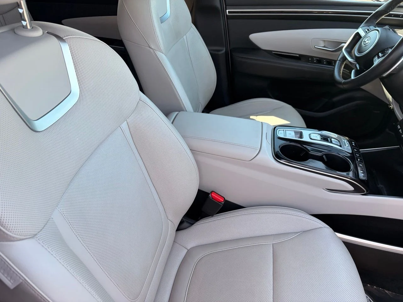 Used 2022 Quartz White Hyundai Limited image 9