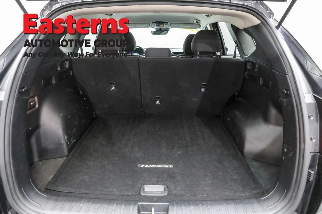 Used 2022 Black Hyundai SEL image 9