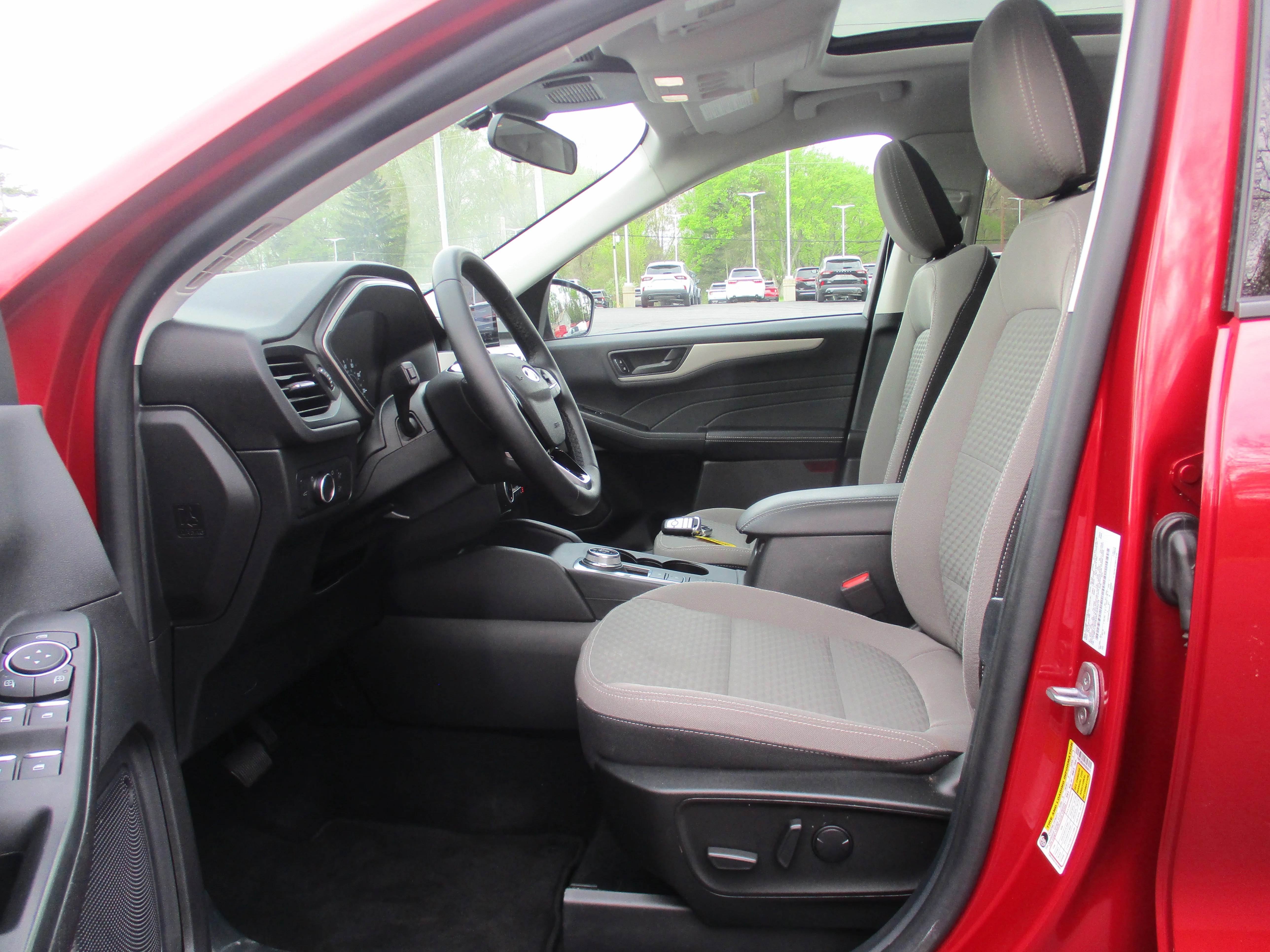 Used 2022 Rapid Red Metallic Tinted Clearcoat Ford SE image 26