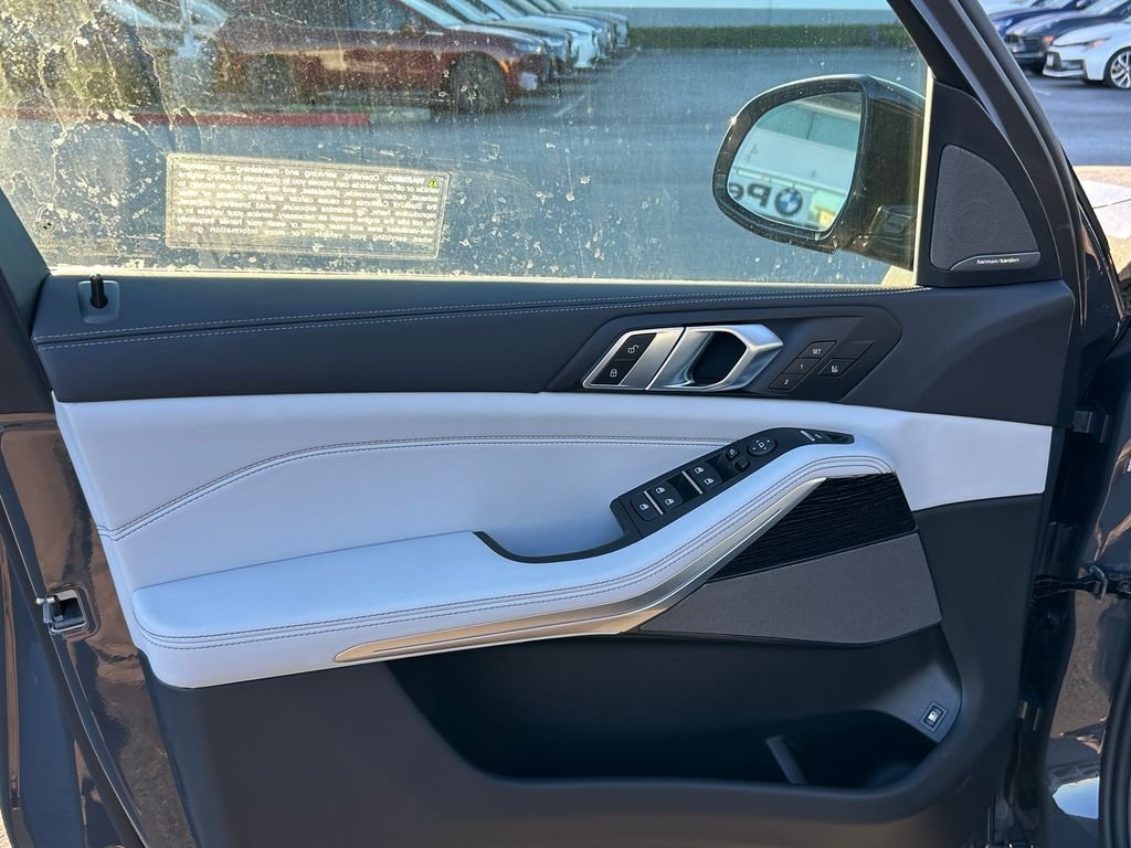 New 2026 Dravit Grey Metallic BMW xDrive50e image 11
