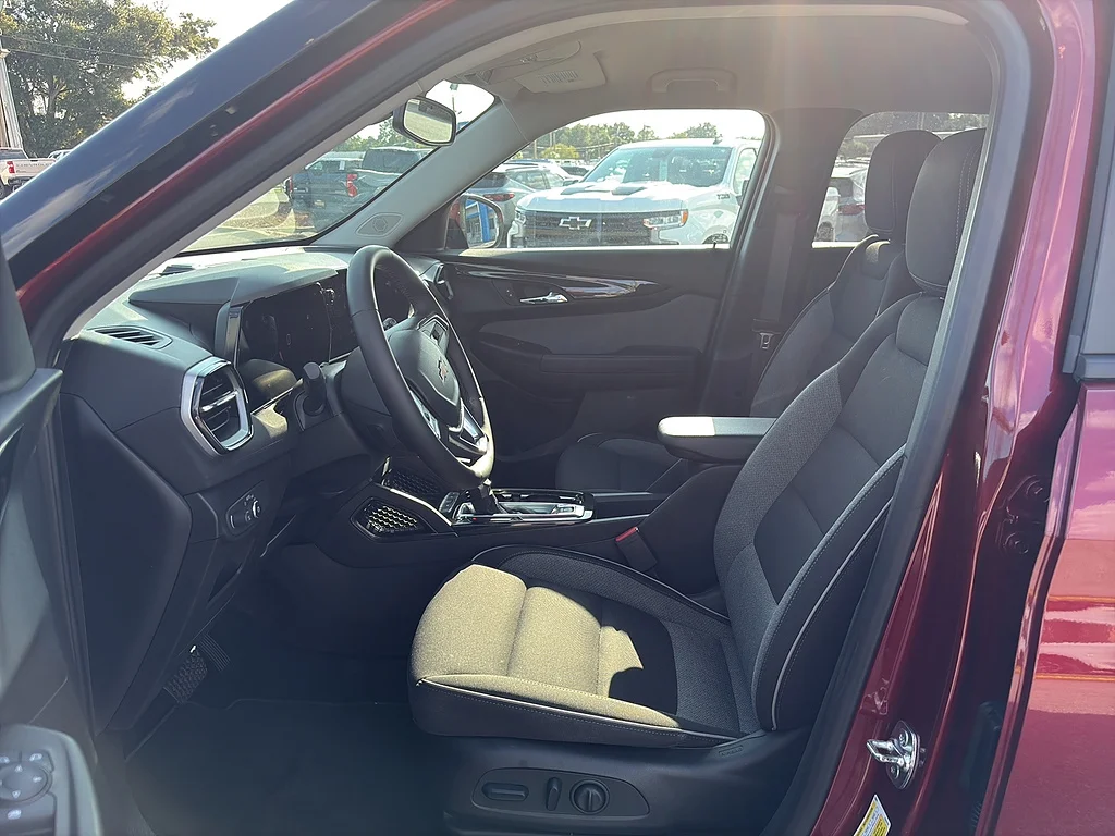 Used 2025 Crimson Metallic Chevrolet  image 14