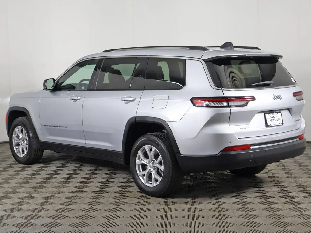 Used 2023 Silver Jeep Limited image 12