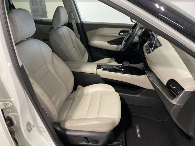 Used 2021 Pearl White Tricoat Nissan SL image 27