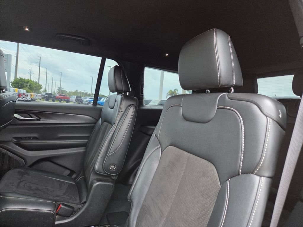 Used 2023 Baltic Gray Metallic Clearcoat Jeep Altitude image 24