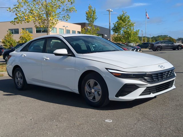 Used 2026 White Hyundai SE image 3