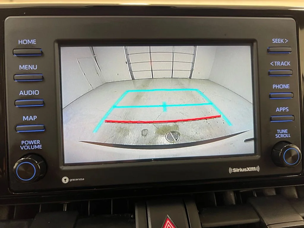 Used 2022 White Toyota XLE image 25