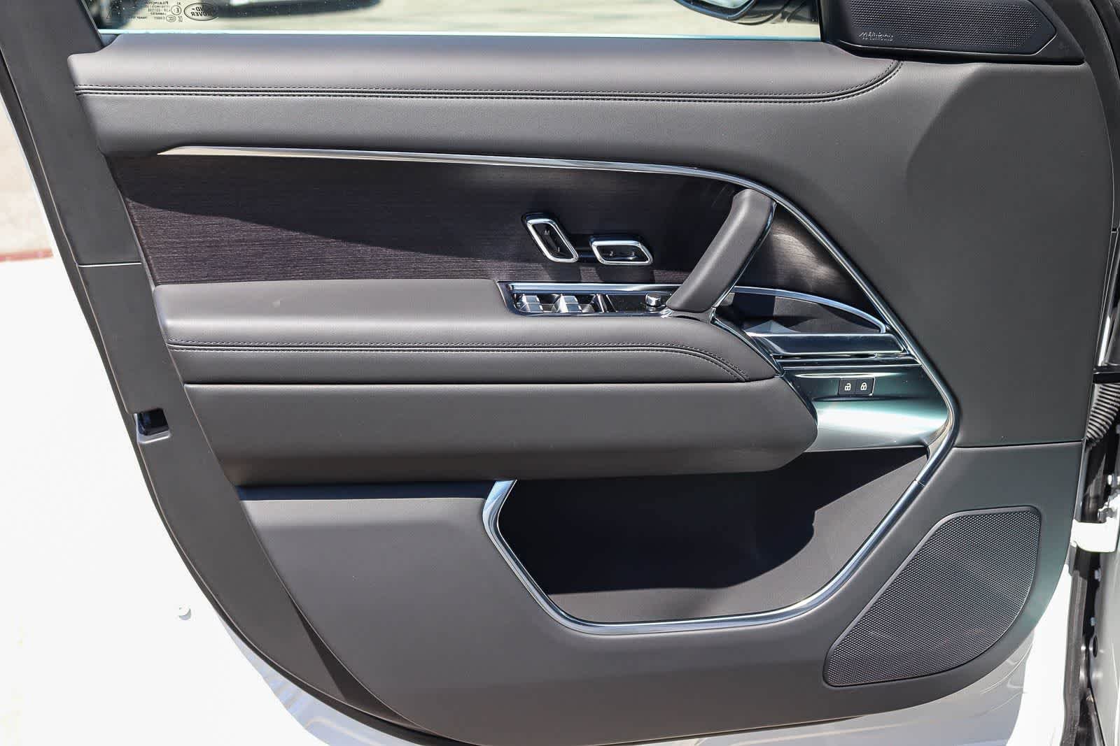 New 2026 Fuji White Land Rover SE image 20