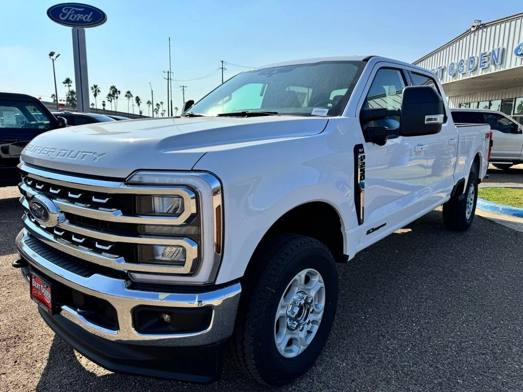New 2026 Oxford White Ford F-250® XLT image 3