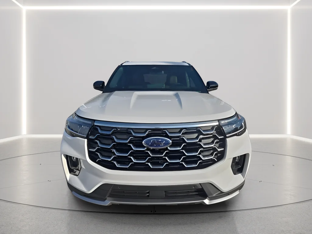 New 2026 Star White Metallic Tri-Coat Ford Platinum™ image 2