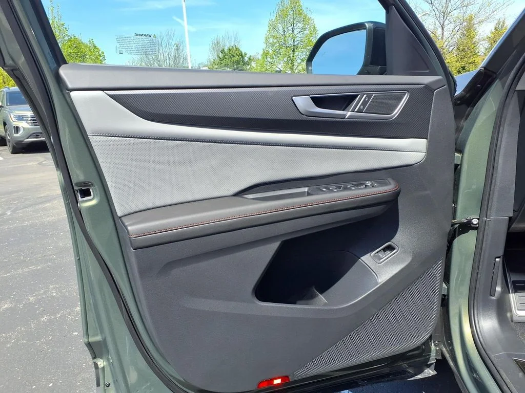 New 2026 Avocado Green Pearl Volkswagen Peak Edition image 10