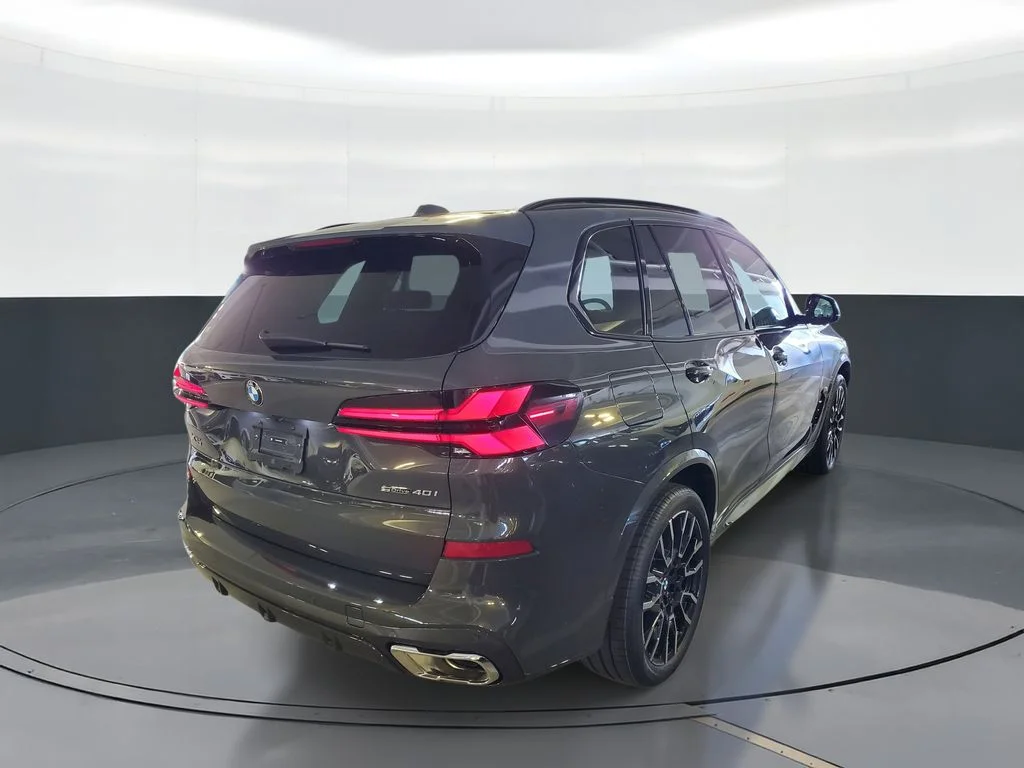 Used 2026 Gray BMW sDrive40i image 3