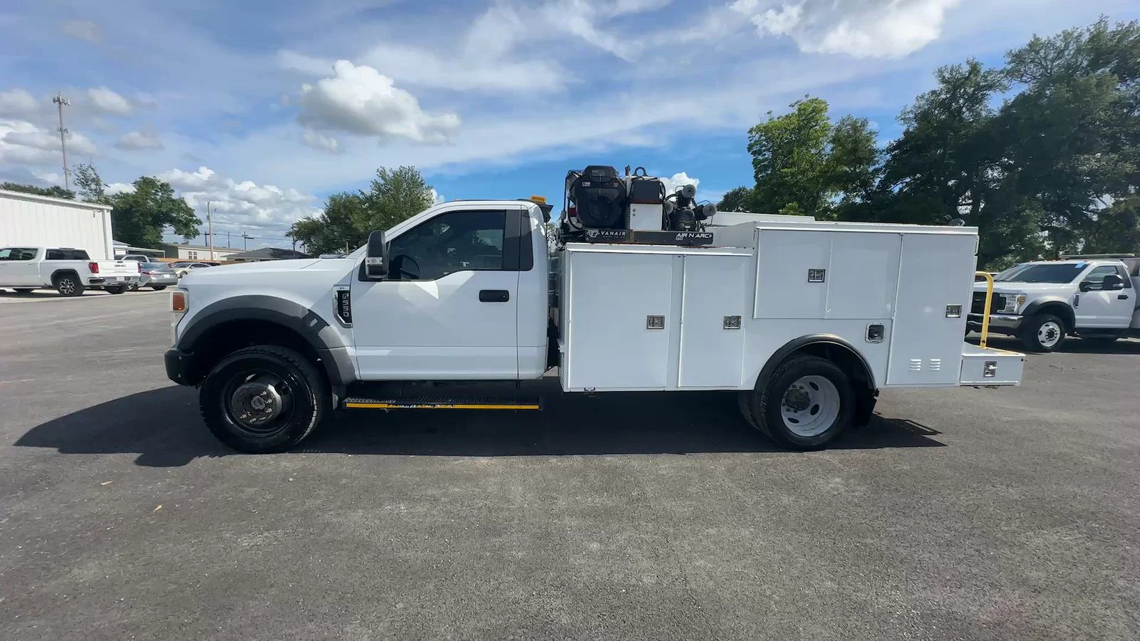 Used 2020 White Ford XL image 4