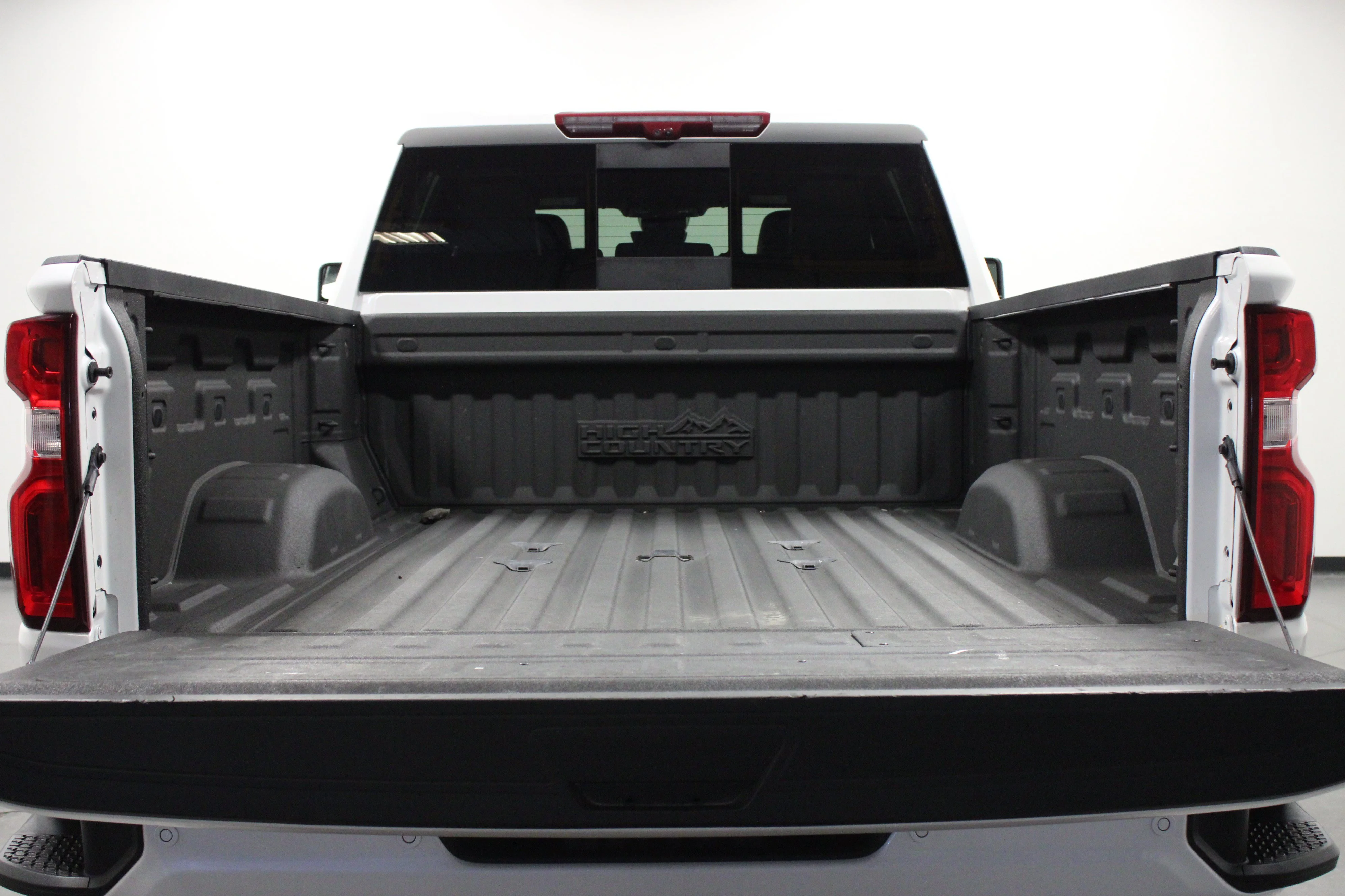 Used 2024 Iridescent Pearl Tricoat Chevrolet High Country image 14