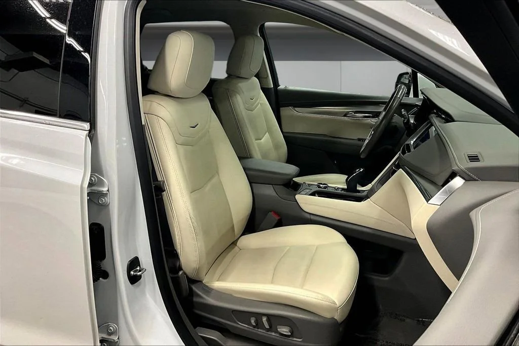 Used 2023 Crystal White Tricoat Cadillac Premium Luxury image 29