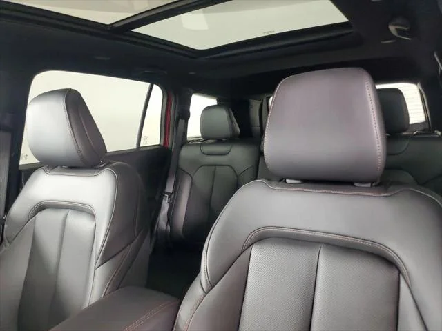 New 2026 Red Hot Pearl-Coat Exterior Paint Jeep Limited image 40