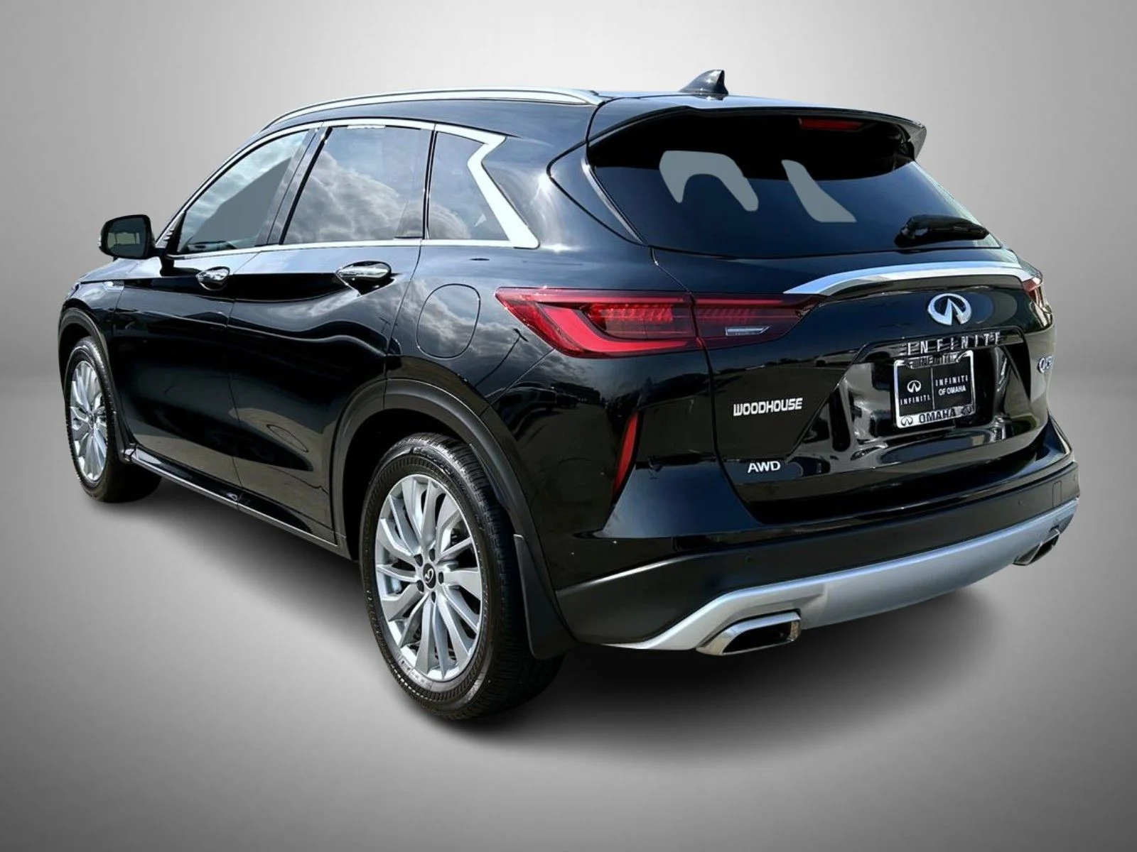 Certified Used 2025 Black INFINITI LUXE image 7