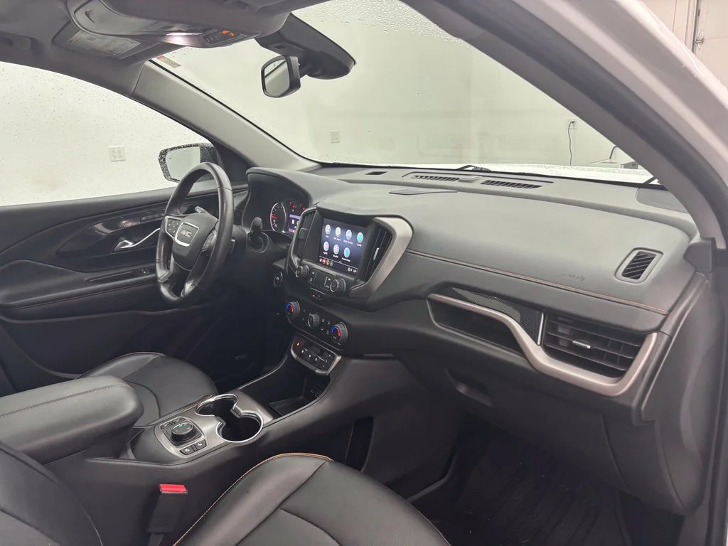 Used 2022 White GMC AT4 image 31