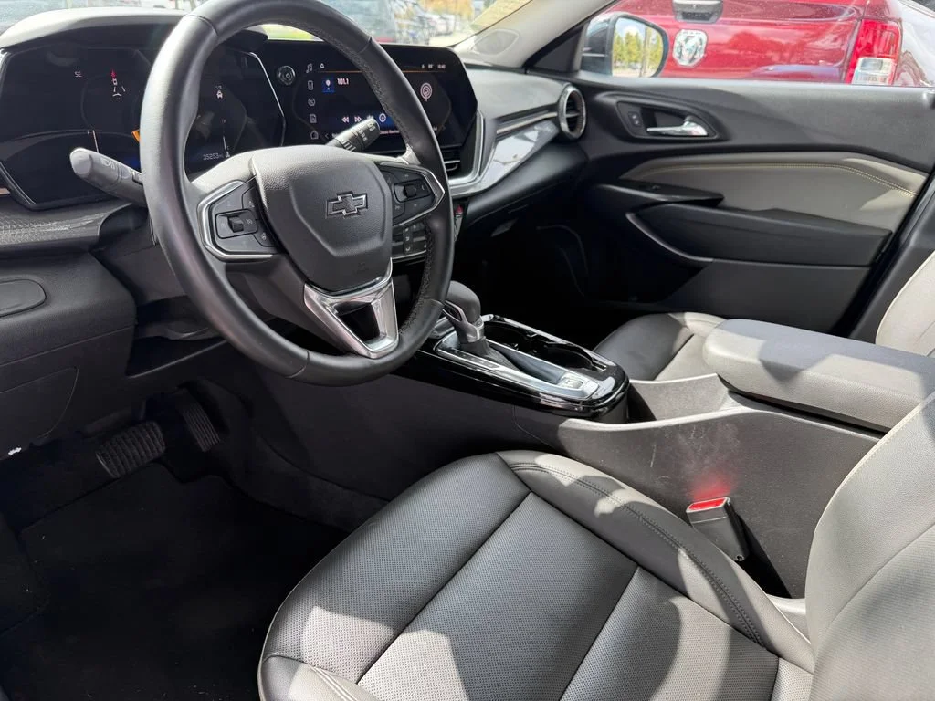 Used 2025 Marina Blue Chevrolet ACTIV image 21