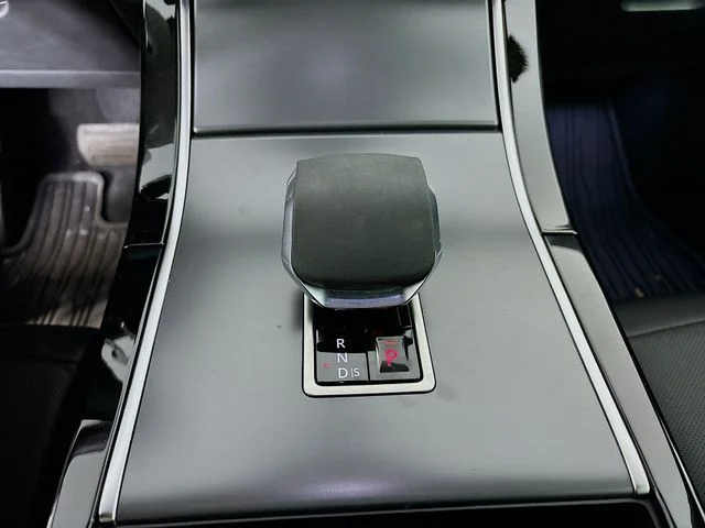 Certified Used 2026  Land Rover S image 19