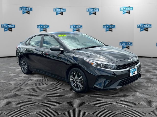 Used 2023 Black Kia LXS image 7