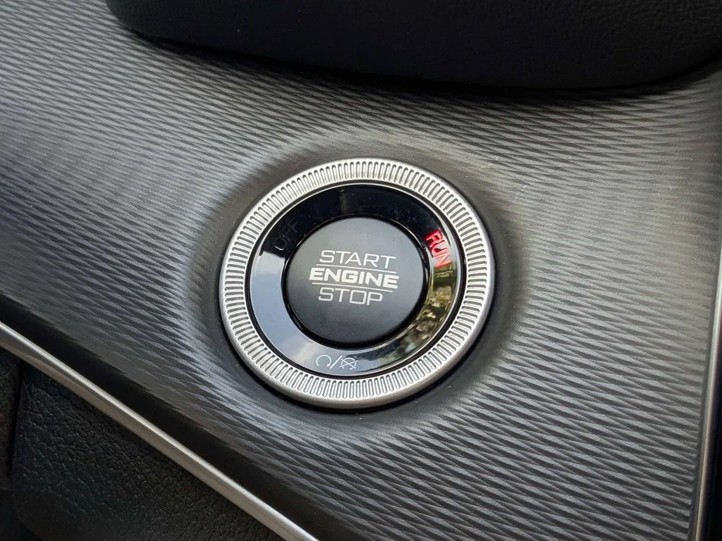 New 2026 Baltic Gray Metallic Clearcoat Jeep Laredo X image 30