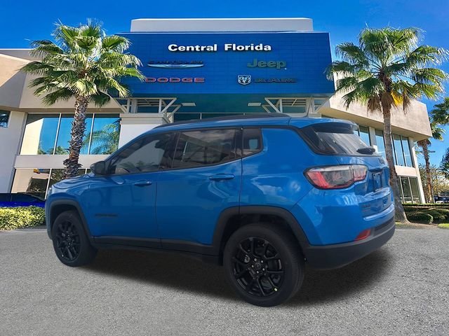New 2026 Hydro Blue Pearl-Coat Exterior Paint Jeep Latitude image 7