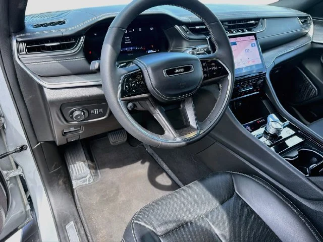 Used 2024 Silver Jeep Overland image 10