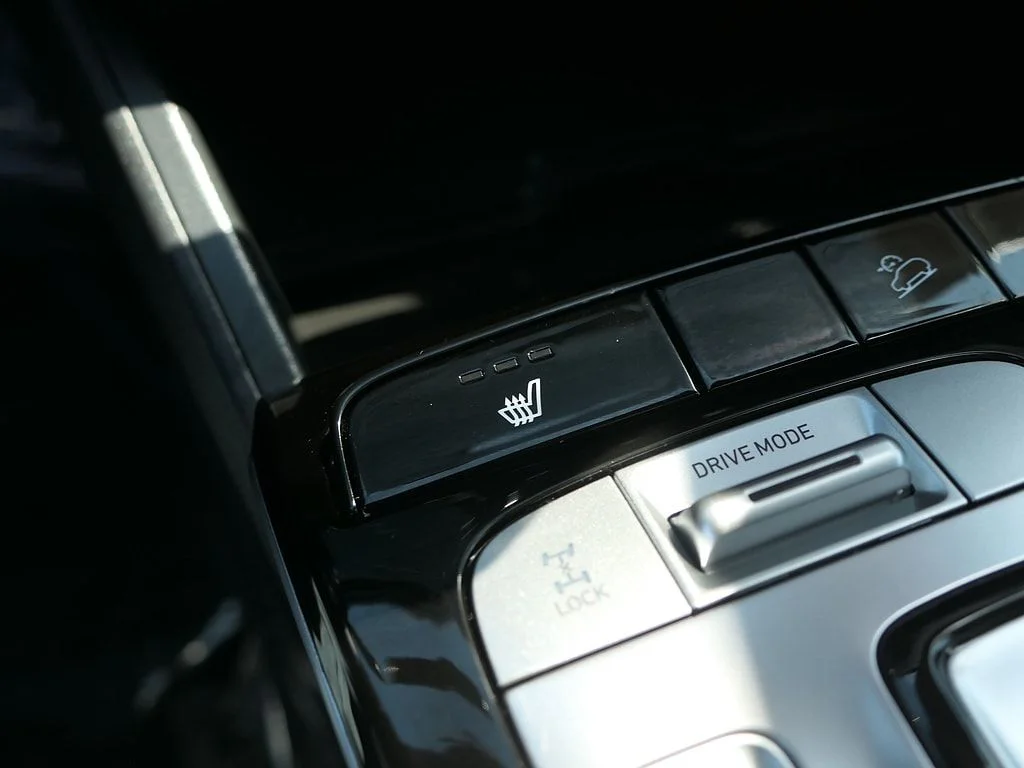 Used 2024 White Hyundai SEL Convenience image 23
