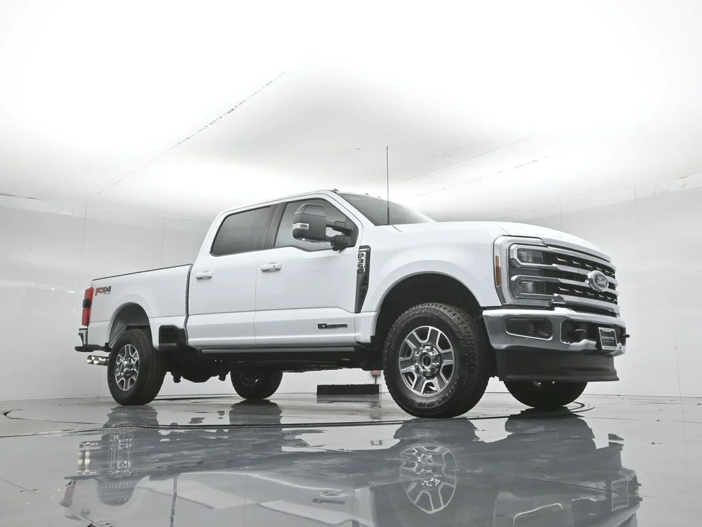 New 2026 Oxford White Ford Lariat image 3