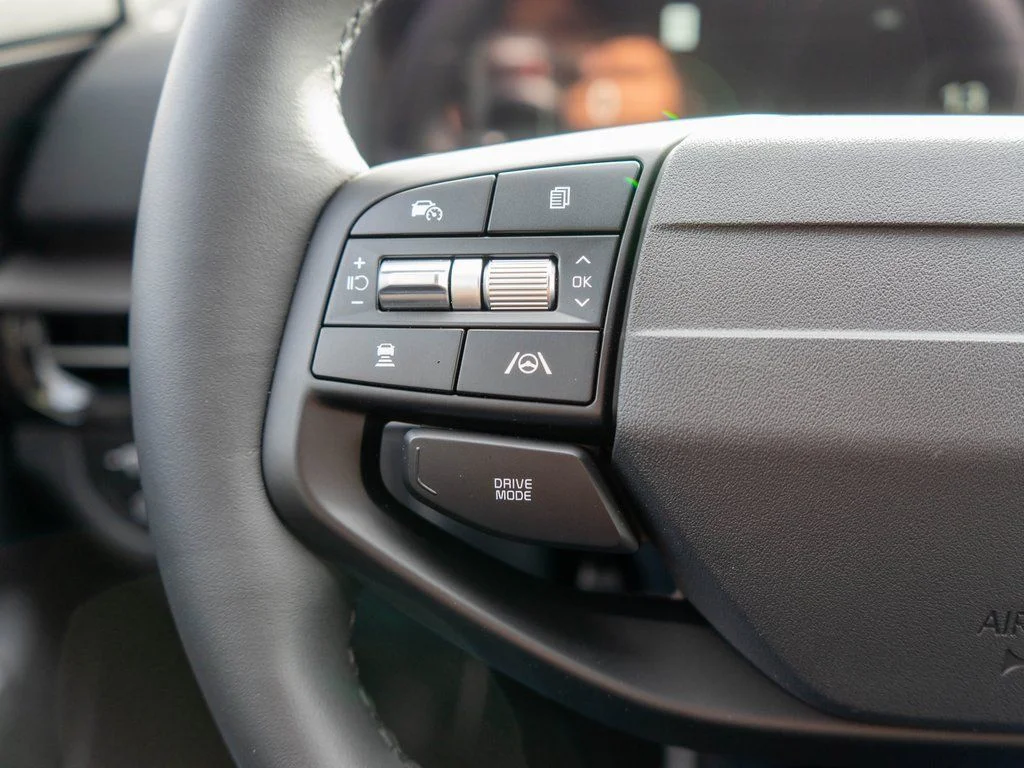New 2026 Snow White Pearl Kia SX Prestige image 21