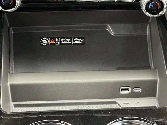 2025 Chevrolet Suburban Premier - Photo 24