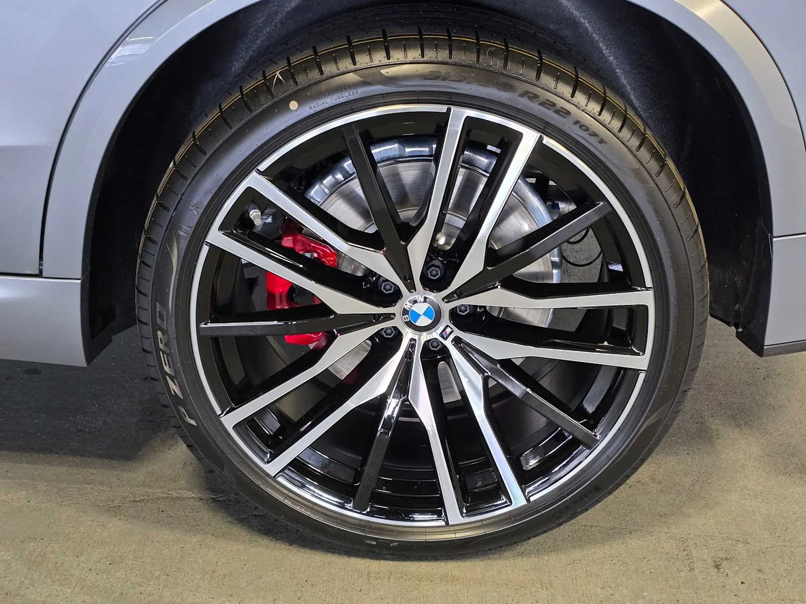 New 2026 Skyscraper Grey Metallic BMW M60i image 8