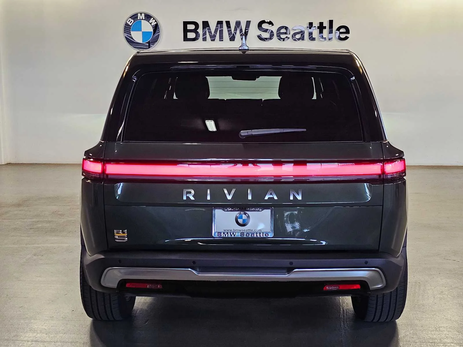 Used 2023  Rivian Adventure image 5