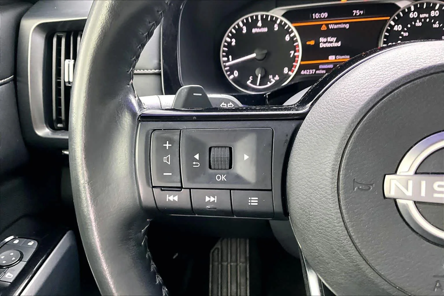 Used 2023 Solid Gray/Super Black Nissan SL image 22