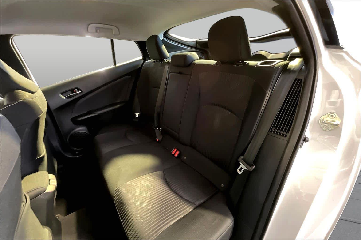 Used 2022 Wind Chill Pearl Toyota LE image 20