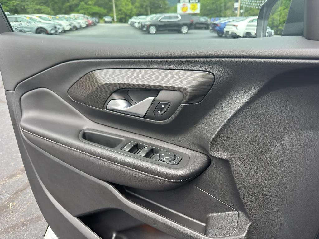 Used 2022 Summit White GMC SLE image 21