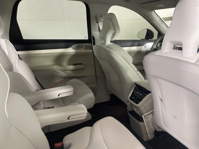 2025 Volvo EX90 Ultra - Photo 17