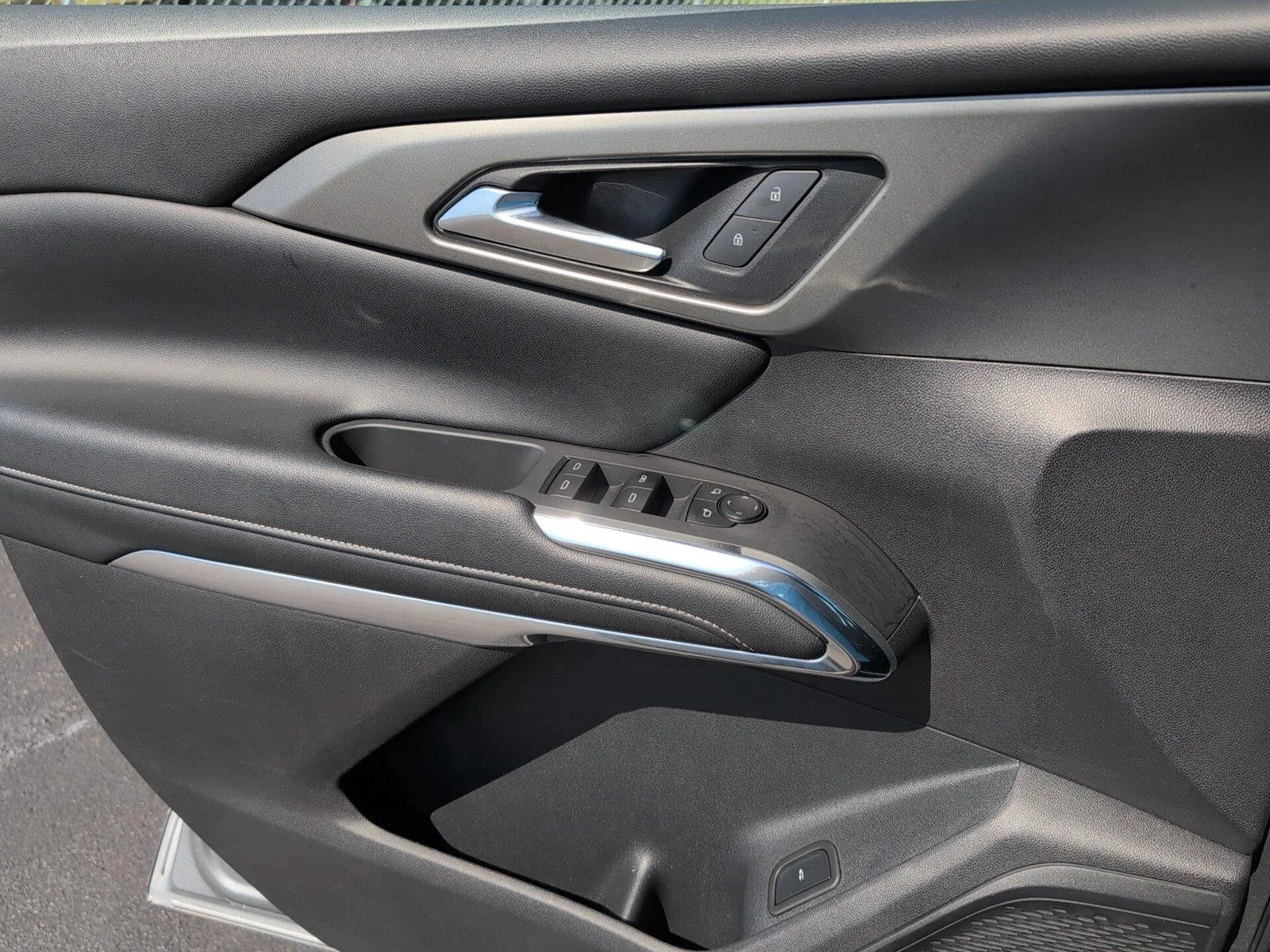 Used 2025 Sterling Gray Metallic Chevrolet LT image 15