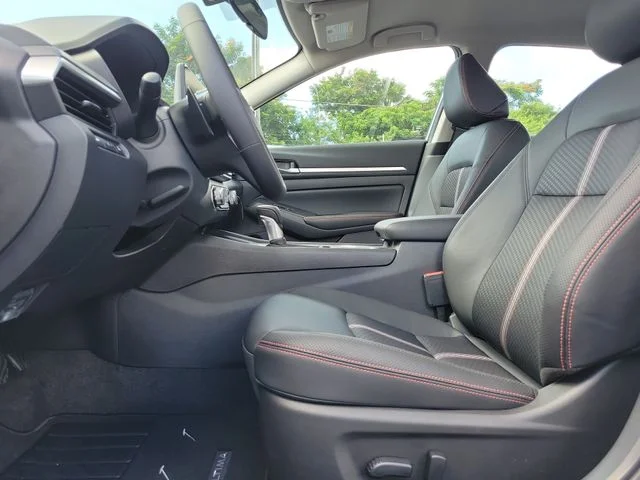New 2026 Gray Sky Pearl / Super Black Two-tone Nissan SR image 20