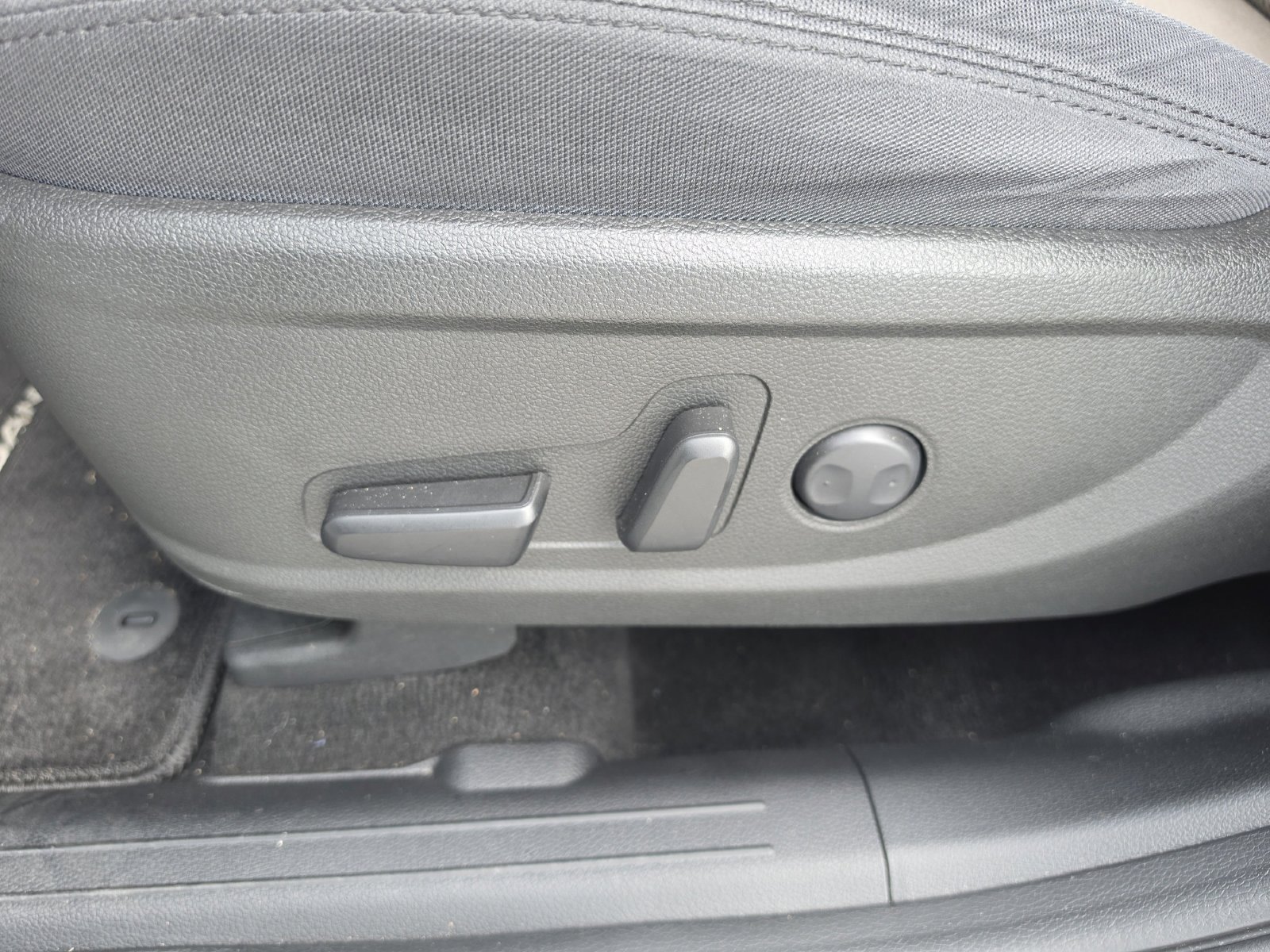 Used 2023 White Hyundai SEL image 23