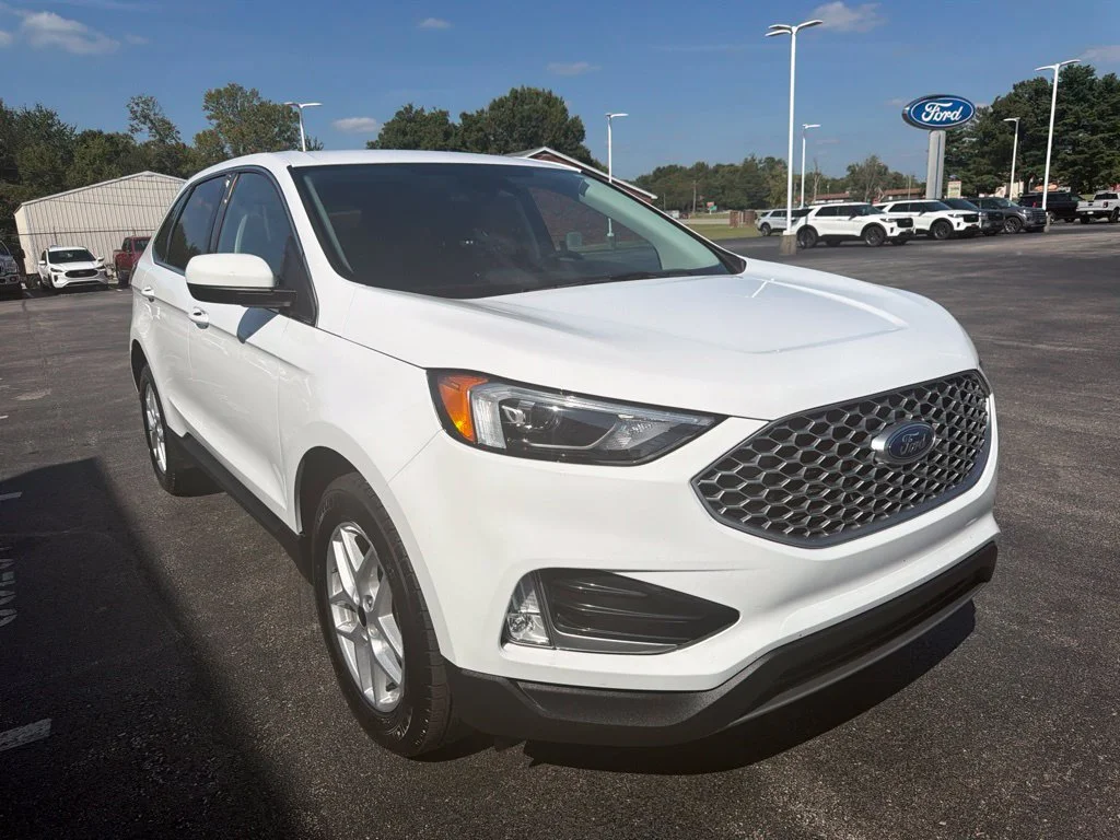 Used 2023 Oxford White Ford SEL image 7
