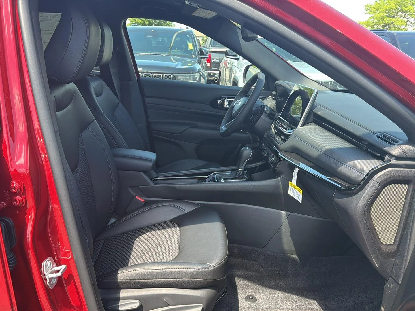 New 2026 Red Hot Pearl-Coat Exterior Paint Jeep Latitude Altitude image 20