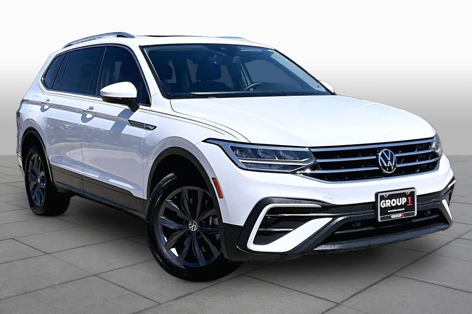 Used 2022 Pure White Volkswagen SE image 3