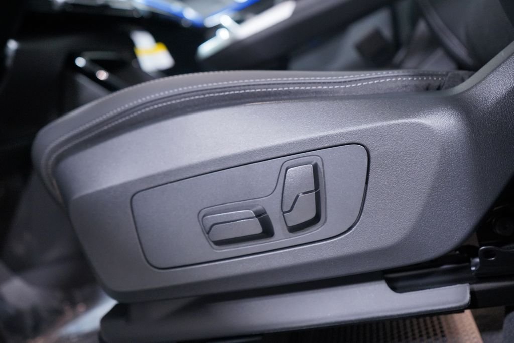 New 2026 Jet Black BMW xDrive28i image 8