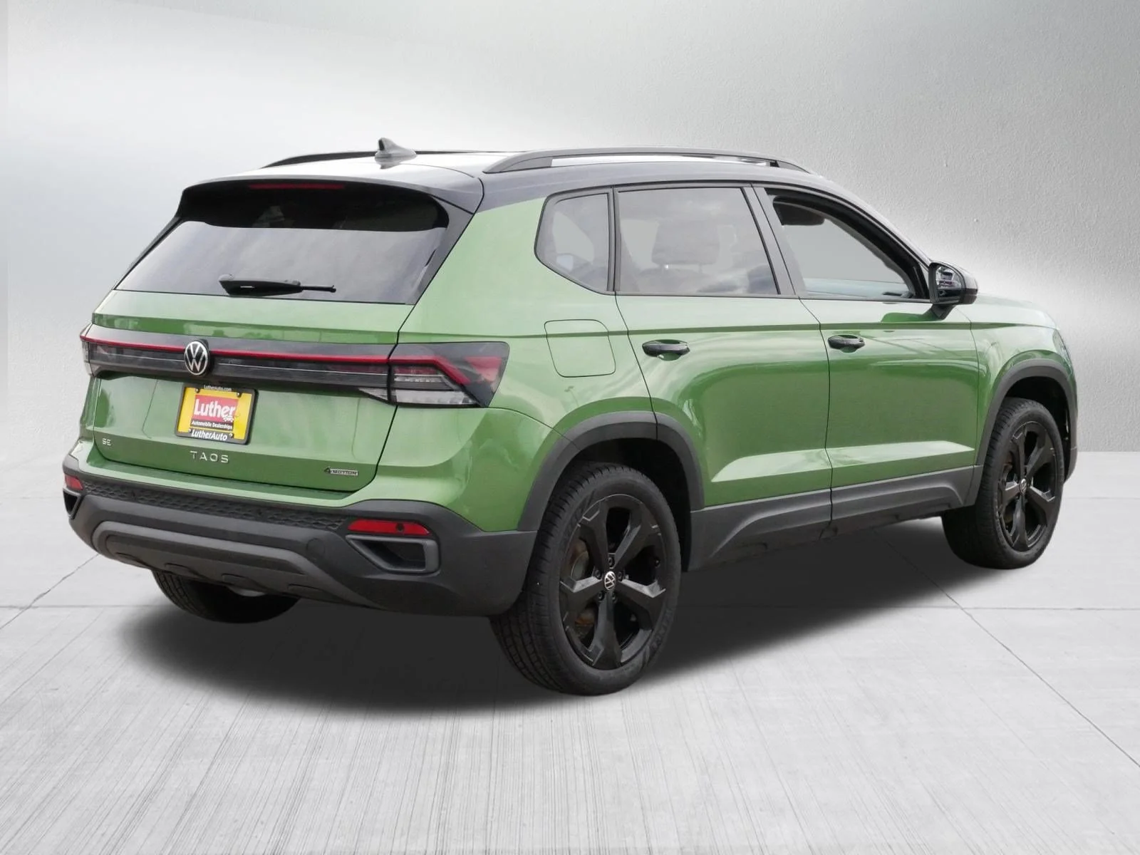 Certified Used 2025 Bright Moss Green Metallic/Deep Black Roof Volkswagen SE Black image 7