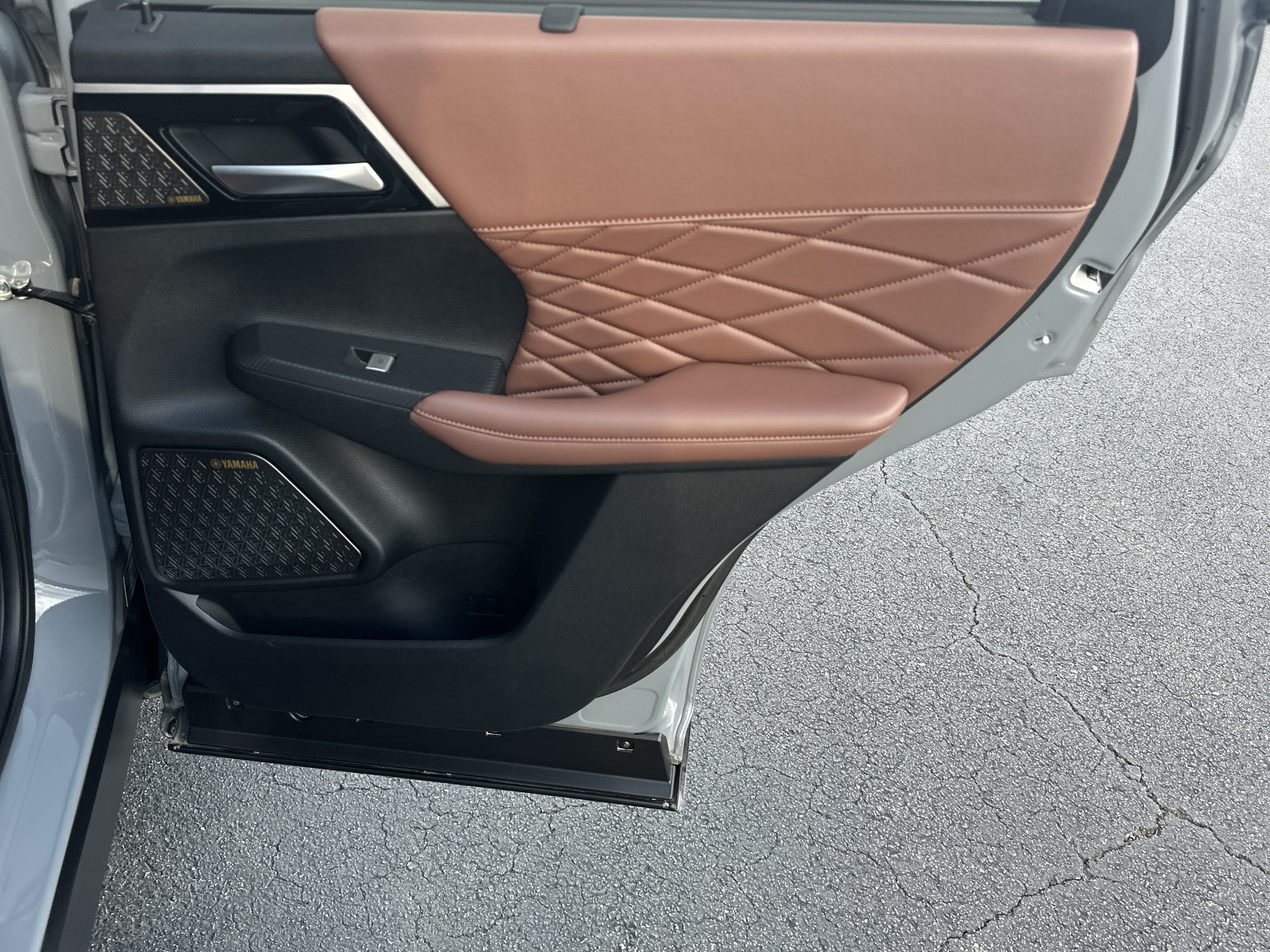Used 2025  Mitsubishi SEL image 17